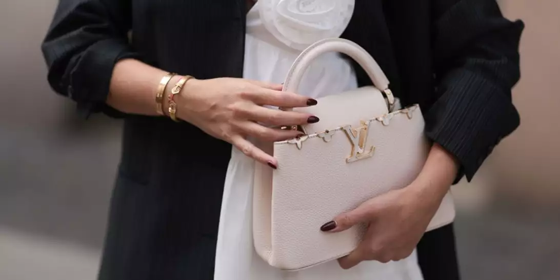 Be Your Own Nail Artist | Πώς θα κάνετε ημιμόνιμο μανικιούρ μόνη σας- όπου κι αν βρίσκεστε