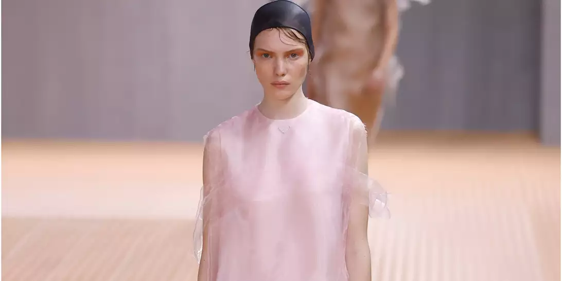 Τα chic φορέματα της άνοιξης είναι μεταξωτά