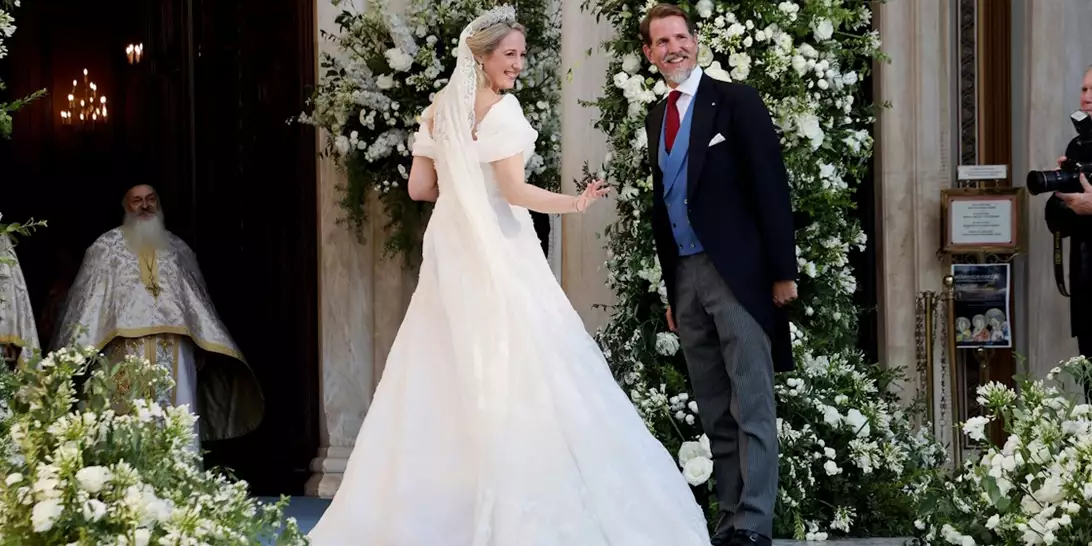 Θεοδώρα – Matthew Kumar | Το ρομαντικό νυφικό, ο στολισμός και οι γαλαζοαίματοι καλεσμένοι