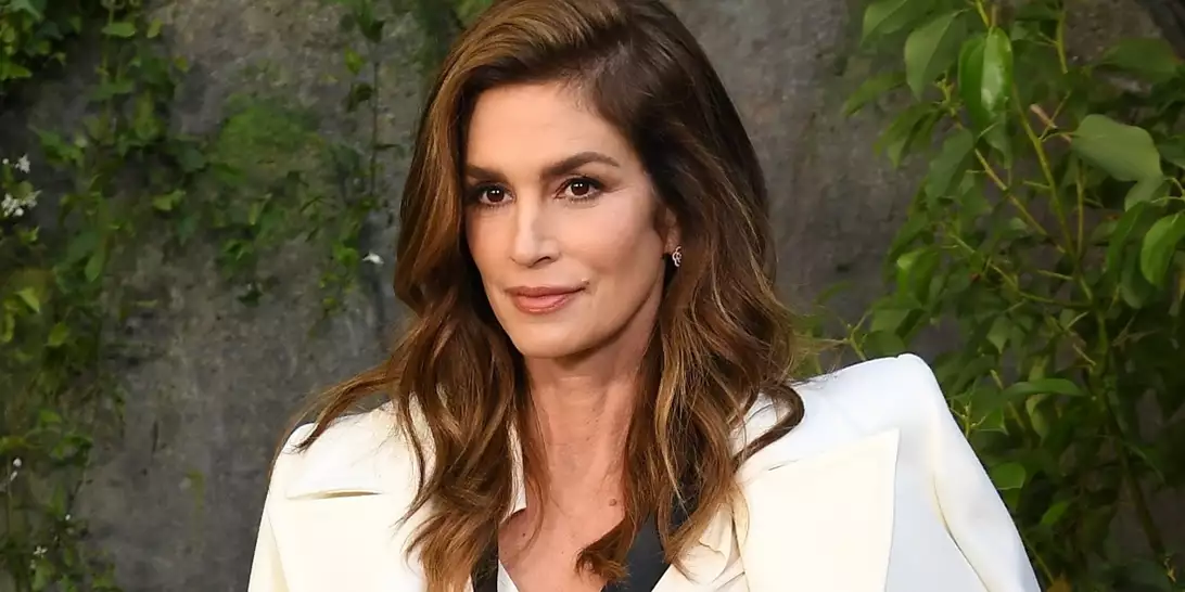 10 άκρως κολακευτικές σκιές ματιών για γυναίκες άνω των 50