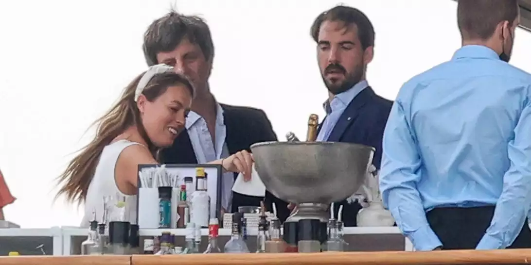 Nina Flohr | Ενθουσιασμένη από τις διακοπές της στην Ελλάδα