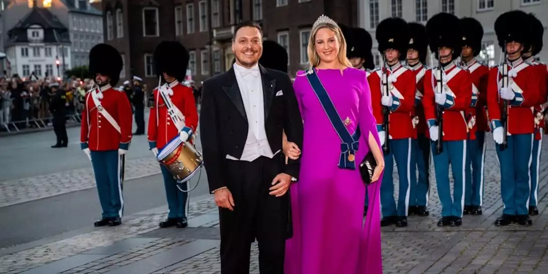 Θεοδώρα – Matthew Kumar | Ποιοι Βρετανοί royals θα είναι στον γάμο τους