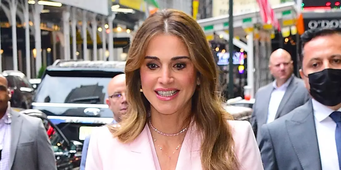 Βασίλισσα Rania | Περιμένει το δεύτερο εγγόνι της από την κόρη της Iman - Ποιος είναι ο ελληνικής καταγωγής γαμπρός της