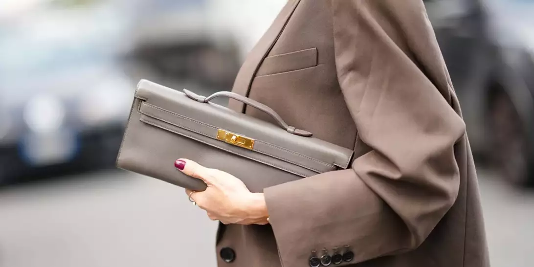 Mocha Mousse | 10 κομψά μανικιούρ στο it χρώμα του 2025