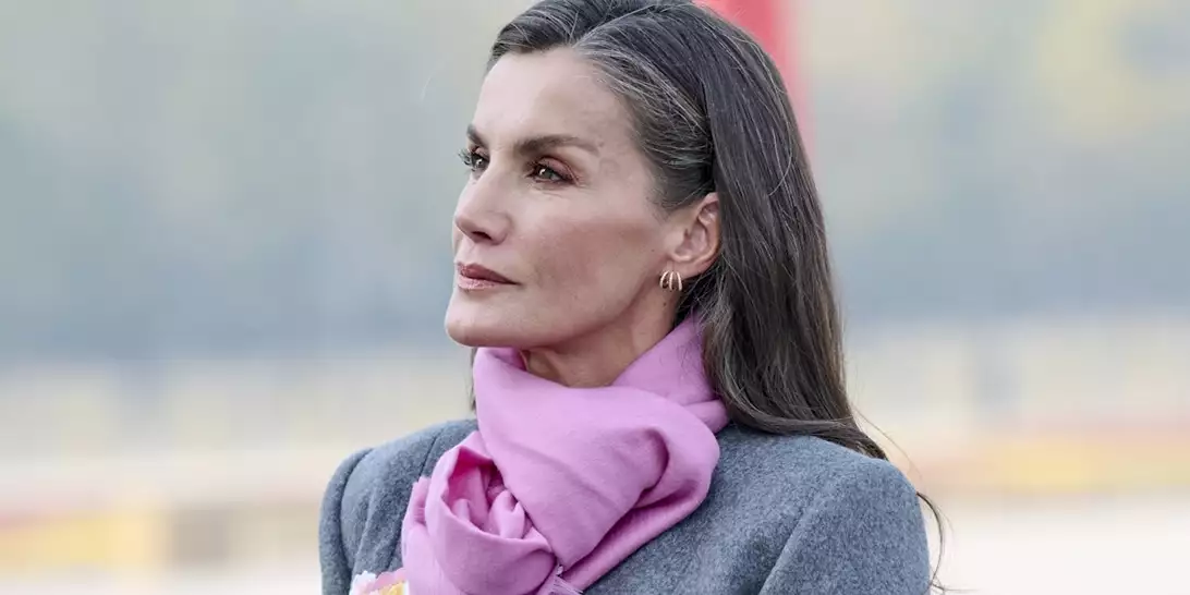 Φόρος τιμής! H ανατολίτικη πινελιά στη νέα εμφάνιση της βασίλισσας Letizia στην Κίνα