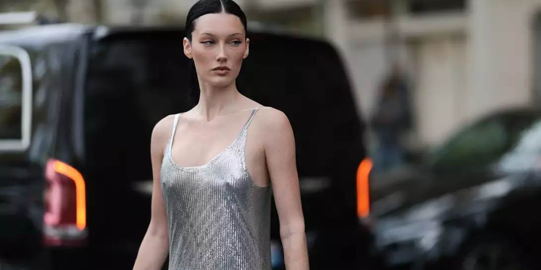 Το embroidered top που θα φορέσετε ακόμα και με jeans στα ρεβεγιόν των γιορτών