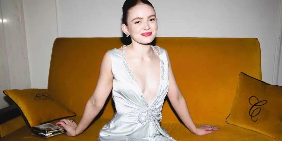 Sadie Sink | Το φρέσκο μακιγιάζ της στα Tony Awards είναι η απόδειξη ότι δεν χρειαζόμαστε πολλά προϊόντα για να λάμψουμε