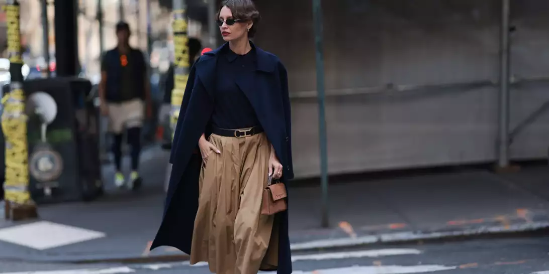 Οι κομψές suede τσάντες που θα κρατήσετε όλη τη χρονιά