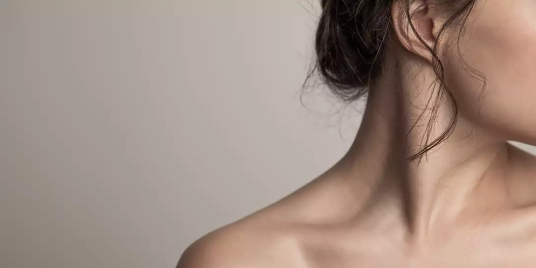 Youthful Neckline | Πώς να μειώσετε τις ρυτίδες στην περιοχή του λαιμού σας