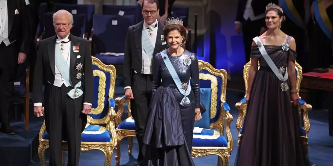 Οι εντυπωσιακές τιάρες των Σουηδών royals στην τελετή απονομής του βραβείου Νόμπελ