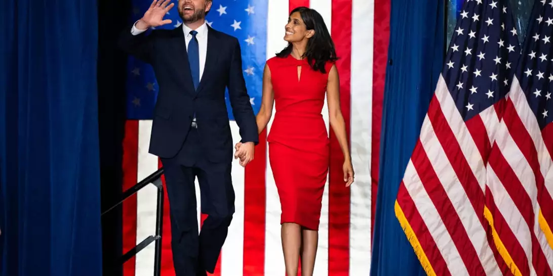 H Usha Vance χωρίς τη βέρα της | Φήμες χωρισμού για τον αντιπρόεδρο των Η.Π.Α, JD Vance, και τη σύζυγό του