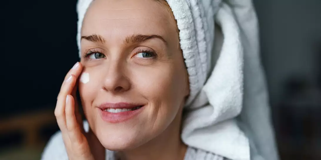 Αυτές είναι οι καλύτερες αντιγηραντικές κρέμες προσώπου που λατρεύουν οι γυναίκες άνω των 40