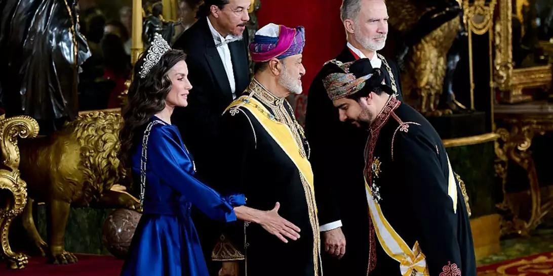 Βασίλισσα Letizia | Ποια επιχειρηματίας την επισκίασε στο γκαλά δείπνο με τον Σουλτάνο του Ομάν;