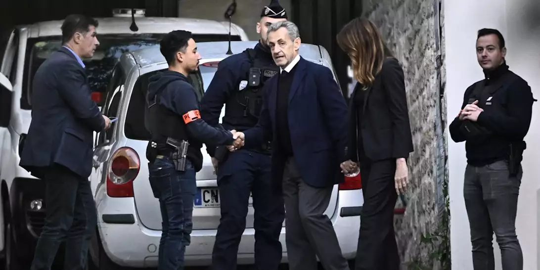 O Nicolas Sarkozy στη φυλακή | Tα δάκρυα της Carla Bruni και ο αποχαιρετισμός των παιδιών του
