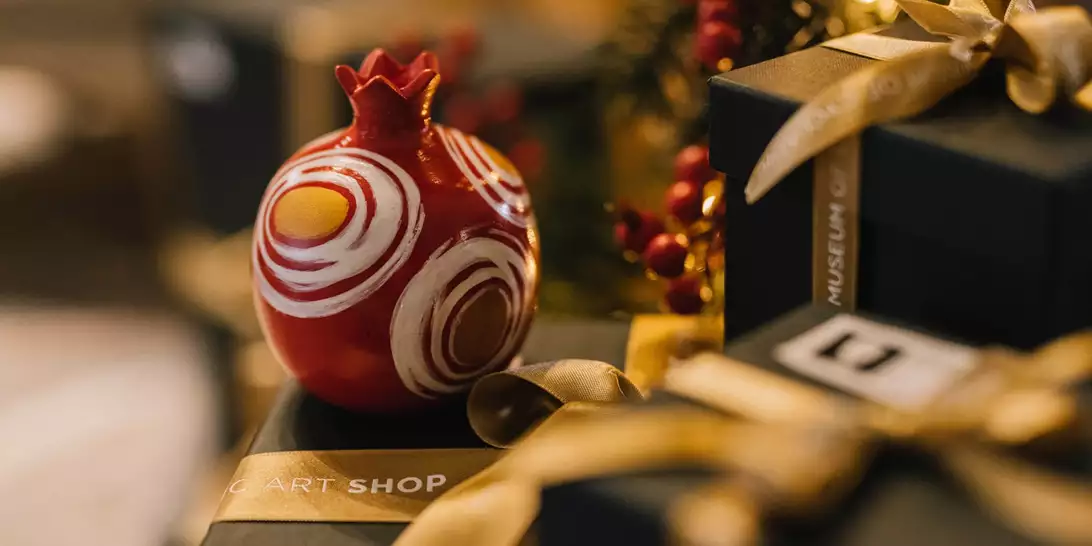 Χριστουγεννιάτικα Δώρα | 10 πρωτότυπες επιλογές που ξεχωρίσαμε από τα πωλητήρια των Μουσείων της πόλης