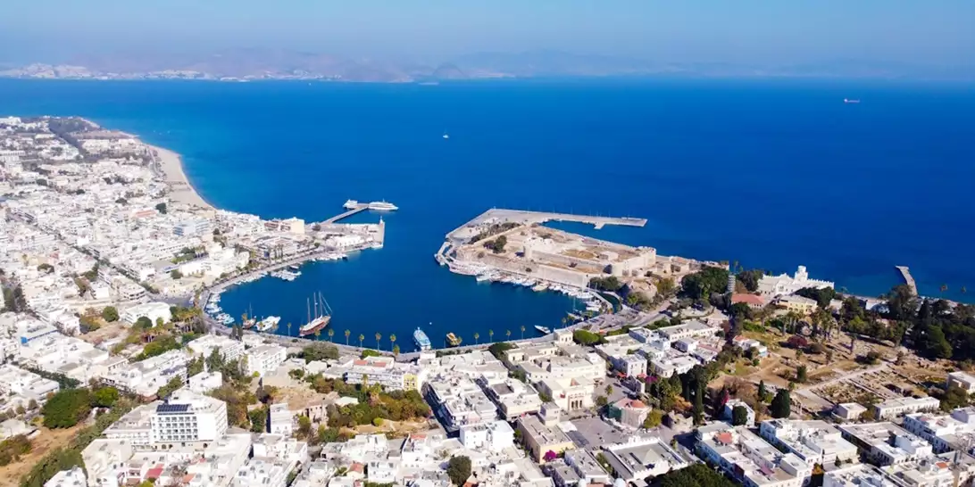 "Πορτογαλία τέλος!": Ποιο ελληνικό νησί προσελκύει τους Γάλλους συνταξιούχους με ενοίκια των 500 ευρώ;