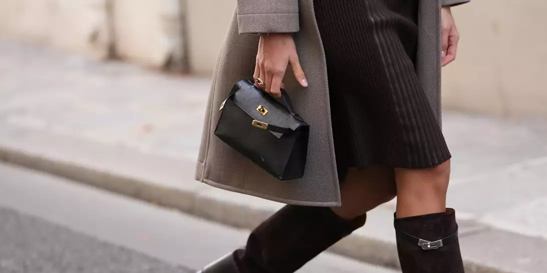 Το φόρεμα της επιστροφής στο γραφείο που θα αγαπήσετε στις χειμερινές εκπτώσεις