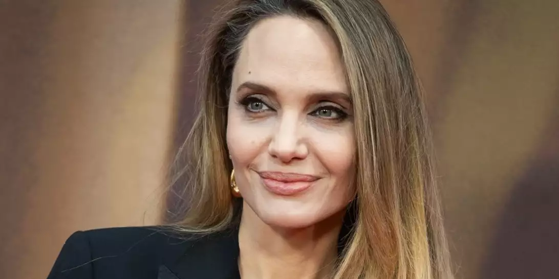 Stitches | Όσα ξέρουμε για το νέο δράμα της Angelina Jolie με επίκεντρο τη μόδα