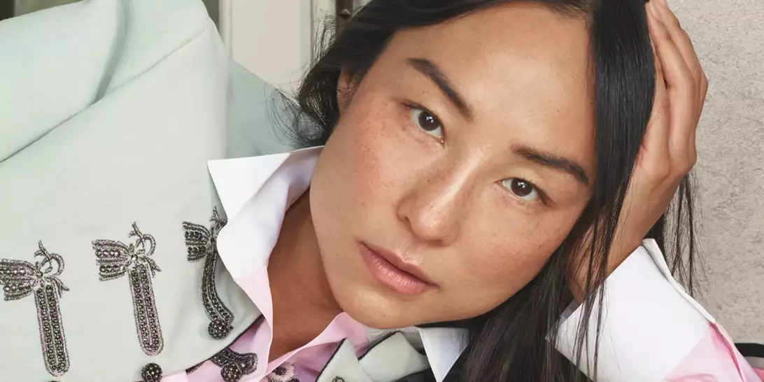 Η Greta Lee είναι η νέα ambassador του Dior