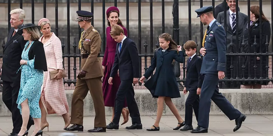 Ποιος Harry; H βρετανική βασιλική οικογένεια στη VE Day χωρίς καμία αναφορά στον δοιύκα του Sussex