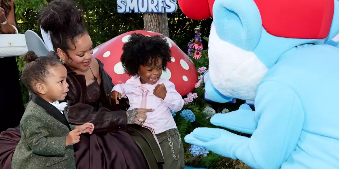 H εγκυμονούσα Rihanna σε σπάνια εμφάνιση με τα δύο παιδιά της, RZA και Riot