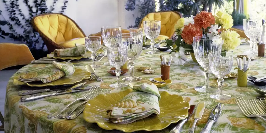 Κλειδωμένα εδώ και καιρό στoν μπουφέ, αυτά τα πιάτα του 19ου αιώνα αξίζουν τώρα 100 ευρώ το καθένα