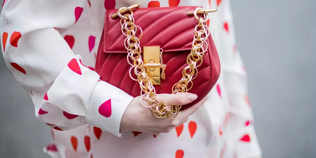 Valentine's Day | Τα μανικιούρ που θα ολοκληρώσουν την εμφάνισή σας -όποια και να είναι τα σχέδιά σας