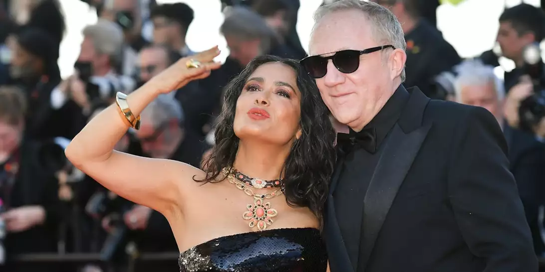 Η ξανθιά καλλονή κόρη της Salma Hayek και του François-Henri Pinault έγινε 18 χρόνων
