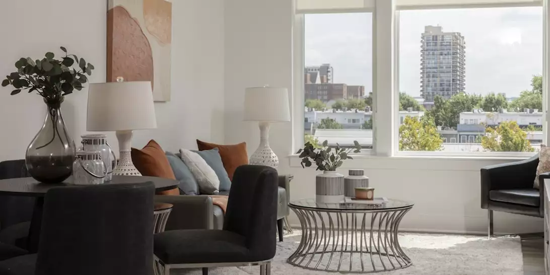 Τέλος οι πολυθρόνες από τα σαλόνια το 2026! Ποιο έπιπλο από τα 70s θα τις αντικαταστήσει;