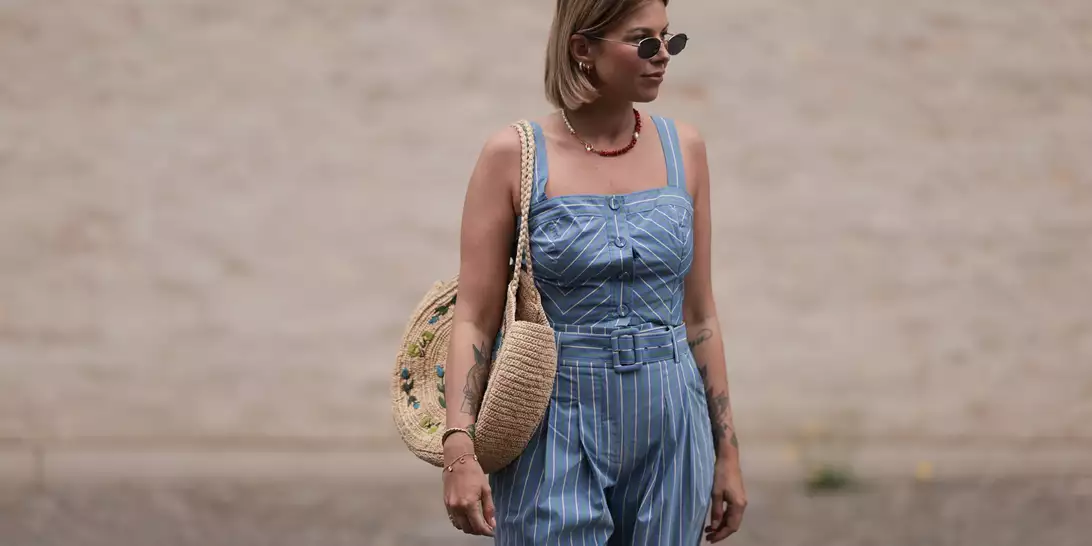 Urban Chic | Πώς θα κρατήσετε μία ψάθινη τσάντα στην πόλη