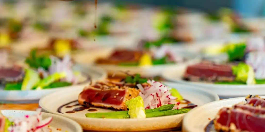 Celebrate in style | Ένα dinner party γεμάτο γεύση και λάμψη, με την υπογραφή Intercatering