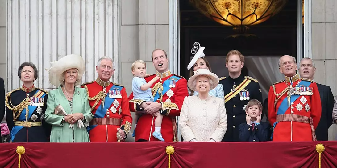 Το πρόσωπο που θα πάρει τη θέση του πρίγκιπα Harry και ο σκοτεινός ρόλος της βασίλισας Καμίλα