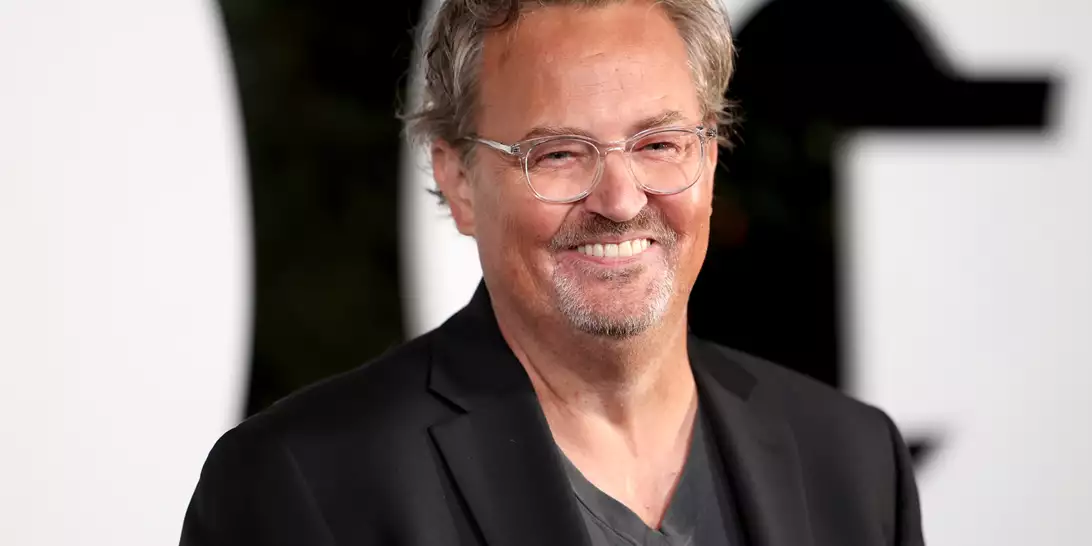 Matthew Perry | Ο πατριός του ηθοποιού μιλά για τον γιο του ένα μήνα μετά τον θάνατό του