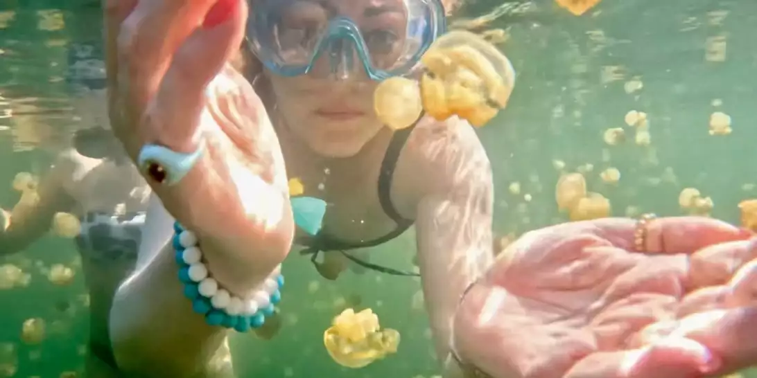 Η Lana de Beer ξεναγεί το Harper's Bazaar Greece στη Δυτική Παπούα