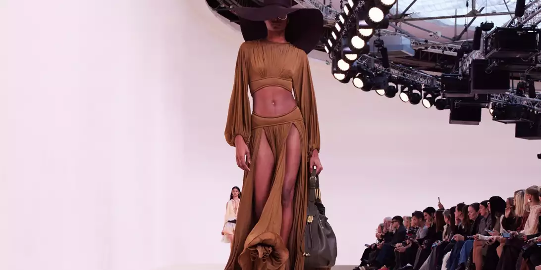 To δυναμικό reset του resortwear