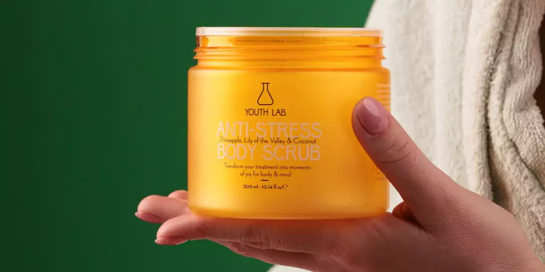 Η σειρά Anti-Stress της Youth Lab. μόλις έγινε πλήρης με δύο νέα απολαυστικά body scrubs
