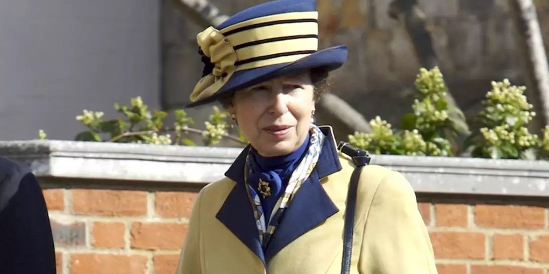 Πριγκίπισσα Άννα | Επέλεξε 6 φορές το ίδιο ouitfit αλλά δεν το πρόσεξε κανείς