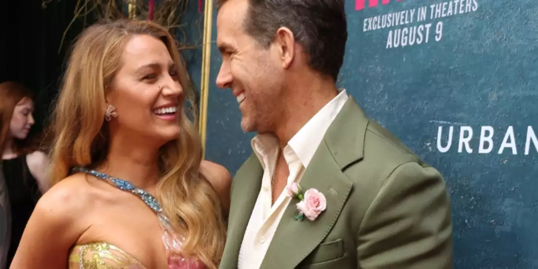 Blake Lively | Στην πρεμιέρα της νέας της ταινίας με τη vintage δημιουργία που είχε φορέσει η Britney Spears 22 χρόνια πριν