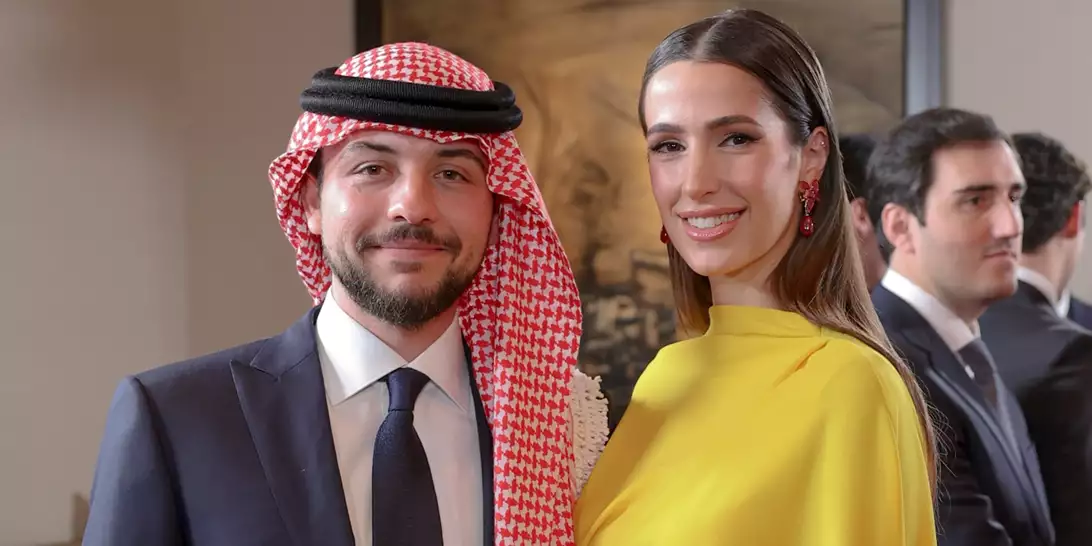 Η φωτογραφία της ημέρας | Ο πρίγκιπας Hussein αγκαλιά με τη νεογέννητη κόρη του, Iman