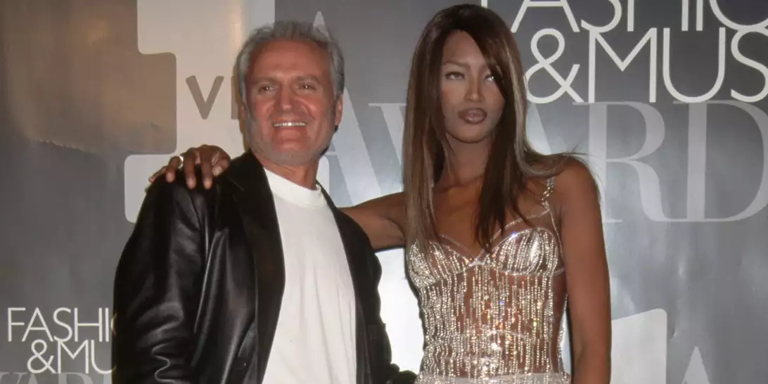 Η Naomi Campbell έχει κάτι να πει για τον καλό της φίλο, Gianni Versace, 28 χρόνια μετά τη δολοφονία του