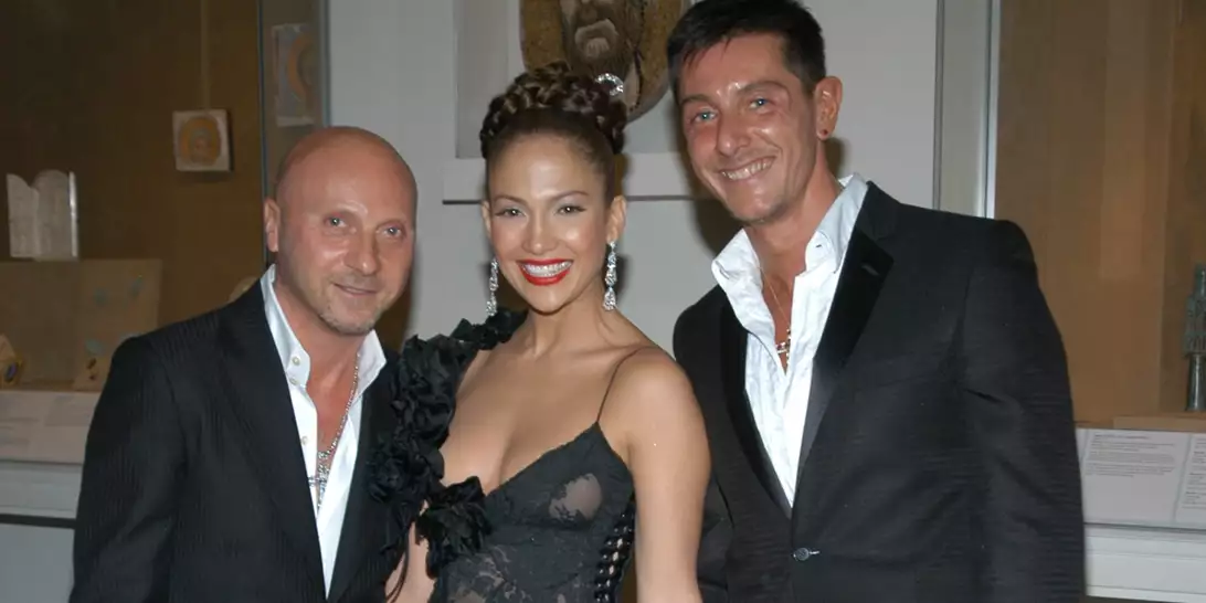 Met Gala Throwback | Η πρώτη εμφάνιση της Jennifer Lopez στο κόκκινο χαλί