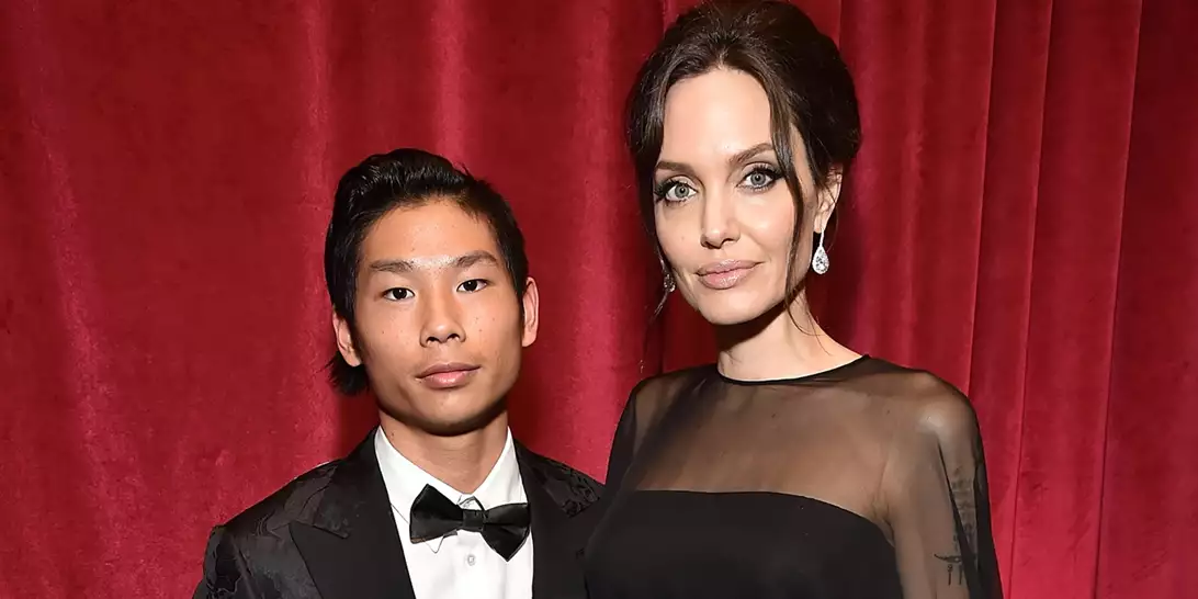 Pax Jolie-Pitt | Με ανανεωμένη εικόνα ο γιος της Angelina Jolie και του Brad Pitt σε εμφάνιση - έκπληξη