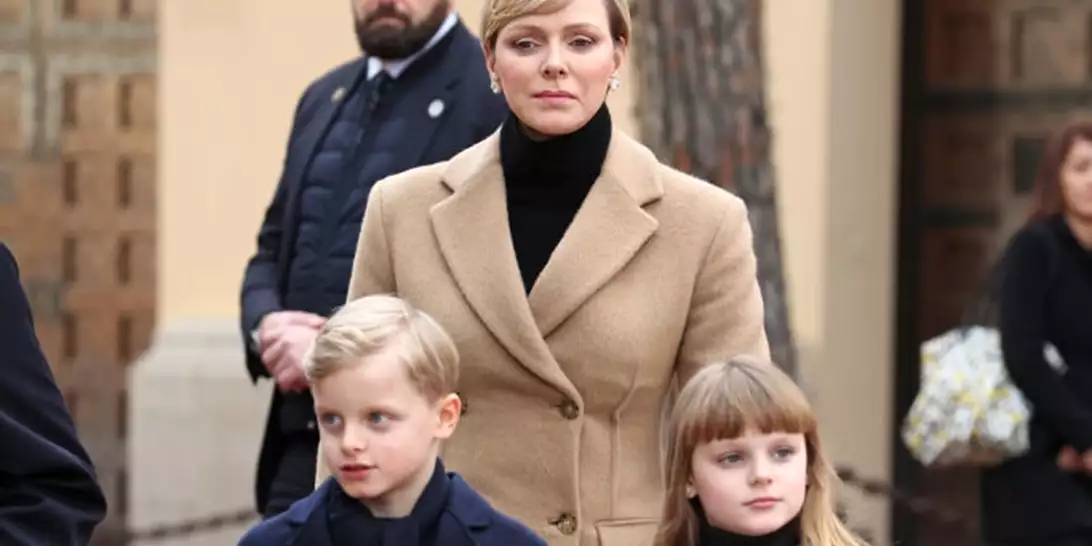 Πριγκίπισσα Charlene | Επίσημη εμφάνιση με τα δίδυμα παιδιά της στο Μονακό