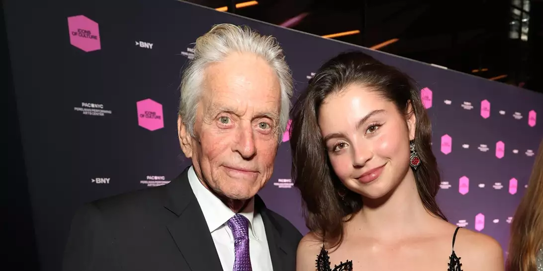 Michael Douglas | Σπάνια βραδινή εμφάνιση με την 22χρονη κόρη του, Carys