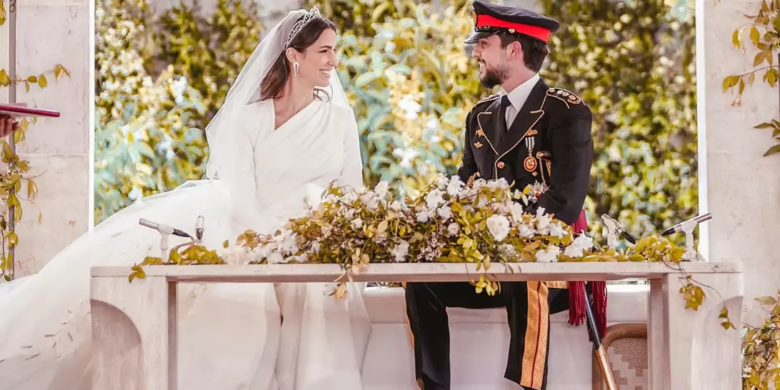 Η πριγκίπισσα Rajwa με φόρεμα από τη σχεδιάστρια που προτιμά η Kate Middleton