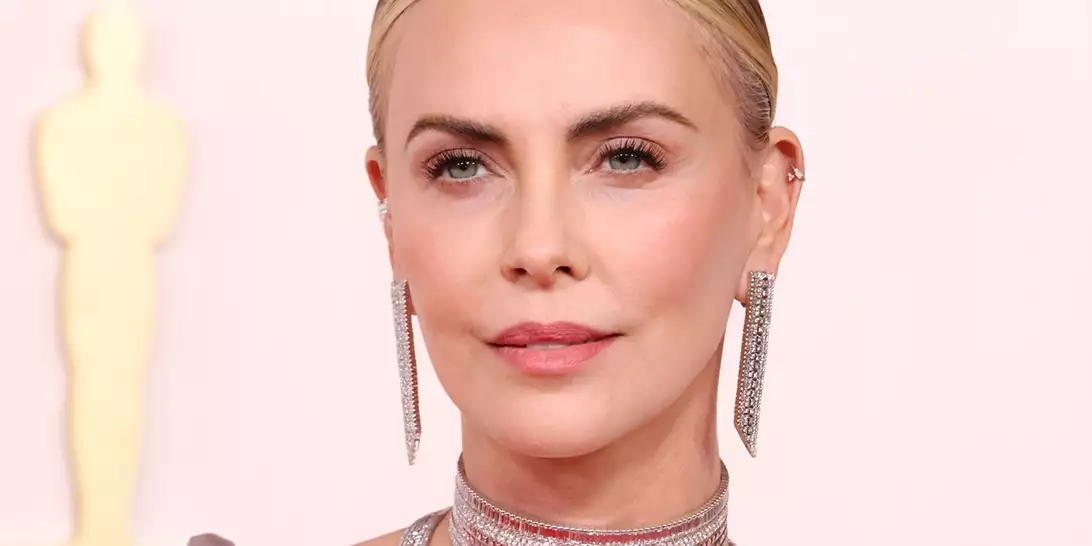 Charlize Theron | Την ημέρα που τσακώθηκε με έναν υπάλληλο σε τράπεζα άνοιξε ο δρόμος για την καριέρα της