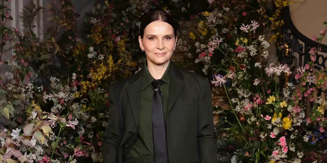 The Art Of Silk | Το λαμπερό δείπνο που παρέθεσαν ο οίκος Gucci και η Julia Garner στο Παρίσι