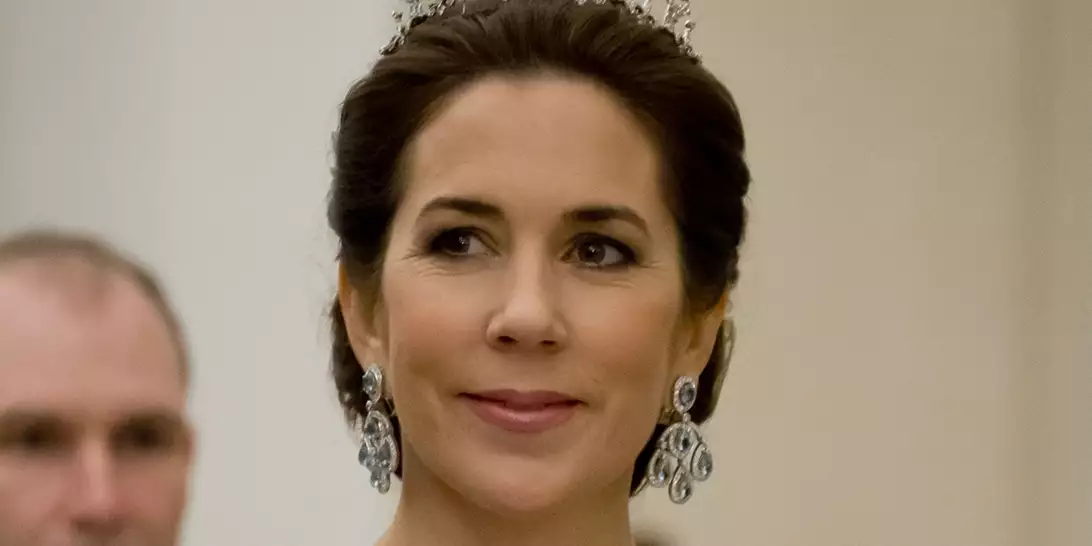 Η βασίλισσα Mary της Δανίας φόρεσε ένα από τα αγαπημένα βραδινά φορέματα της Kate Middleton