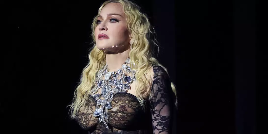 Madonna | Το εντυπωσιακό δαχτυλίδι που πυροδότησε τις φήμες αρραβώνα με τον 28χρονο σύντροφό της
