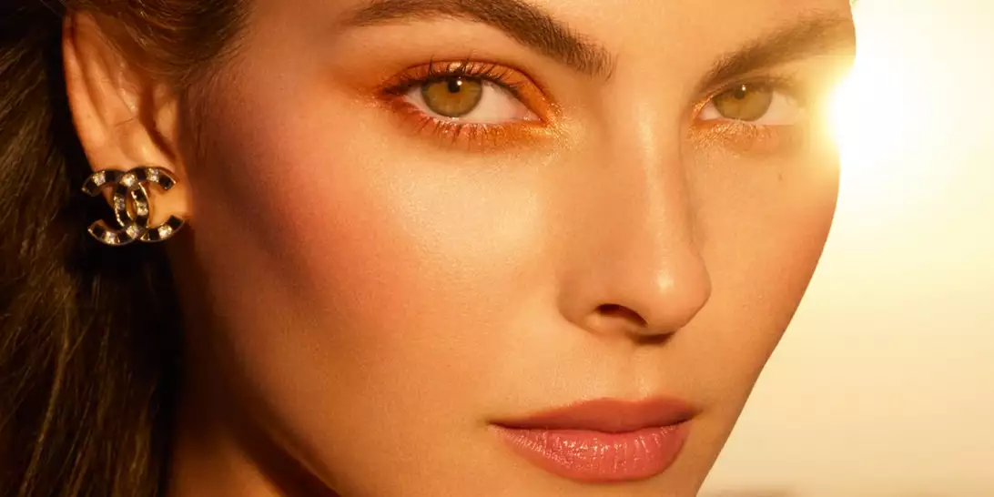 Η νέα συλλογή Les Beiges Golden Hour του οίκου Chanel για ηλιοκαμένη εμφάνιση